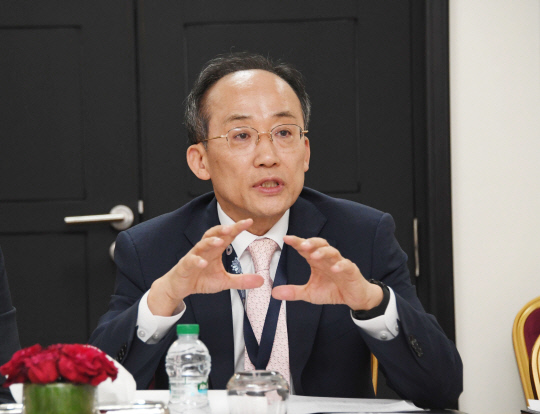 추경호 경제부총리 겸 기획재정부 장관이 지난 13일(현지시간) 모로코 마라케시 국제통화기금(IMF)·세계은행(WB) 연차총회장에서 열린 기자간담회에서 질문에 답변하고 있다. [마라케시공동취재단]